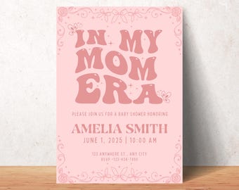 Puede incluir: Invitación rosa para un baby shower con el texto "In My Mom Era" en una fuente retro. La invitación incluye el nombre Amelia Smith, la fecha 1 de junio de 2025 y la hora 10:00 AM. También incluye la dirección 123 Anywhere St., Any City y el número de RSVP 123-456-7890.