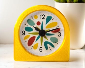 Yellow Mid-Century Modern Desk Clock: Silent Retro Decor