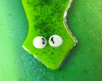 Planarian Flat Worm Fused Glass Dish