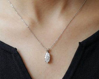 Collar con colgante solitario de diamante sintético talla marquesa de 2 quilates en oro de 14k, calidad E/VVS2, certificado por IGI, ideal para uso diario o como regalo de aniversario.