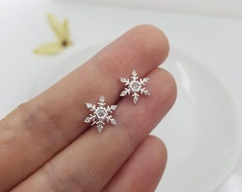 Round Cut Lab Grown Diamond Stud Earrings, 14k Gold Snowflake Earrings, Lab Created Diamond Earrings, Dainty Earrings, Daily Wear Earrings