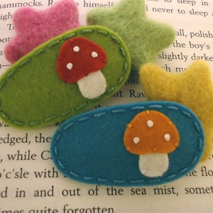 Felt hair clip No slip Wool felt set of 2 toadstool yellow-green / teal image 1