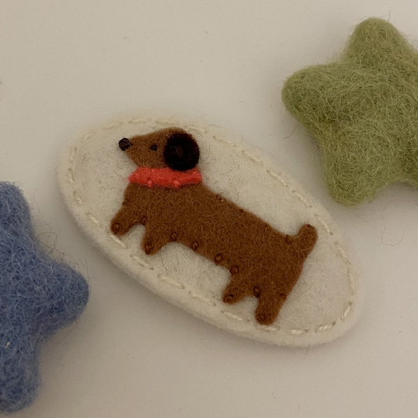 Felt hair clip -No slip -Wool felt -Dachshund -sausage dog -cream