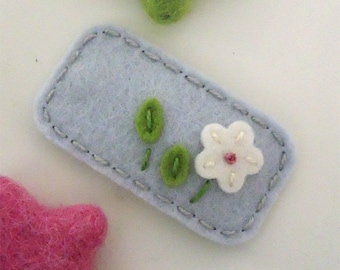 Felt hair clip -No slip -Wool felt -Back to school daisy -silver grey