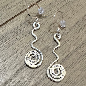 Squiggle spiral earrings, silver spiral lightweight dangle earrings, nickel free hypoallergenic earrings, hammered silver earrings