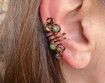 Crystal ear cuff non-pierced adjustable bronze wire with green and vitrail iridescent beads. Nickel free, no piercing, cartilage cuff
