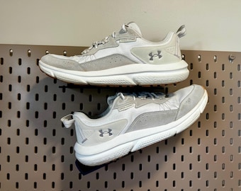 Soportes para exhibir zapatos en tablero perforado Ikea Skadis para la decoración de oficinas/habitaciones de coleccionistas