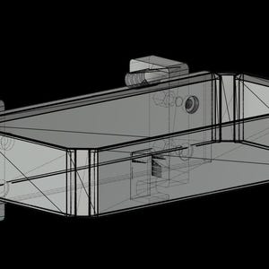 Puede incluir: Modelo 3D en escala de grises de un objeto rectangular con interior hueco. El objeto tiene forma de caja con líneas y ángulos visibles, y parece tener soportes de montaje en cada extremo. El fondo es negro sólido.