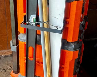 Portaherramientas largo Klein MODbox para niveles, guías y rieles de sierra, extensiones de rodillos de pintura, etc.