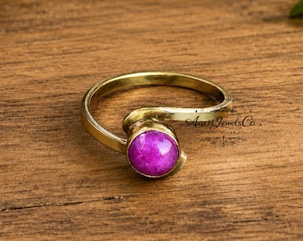 Handgjord guldpläterad rubinring, 925 sterlingsilver solitär, minimalistiska smycken med födelsesten