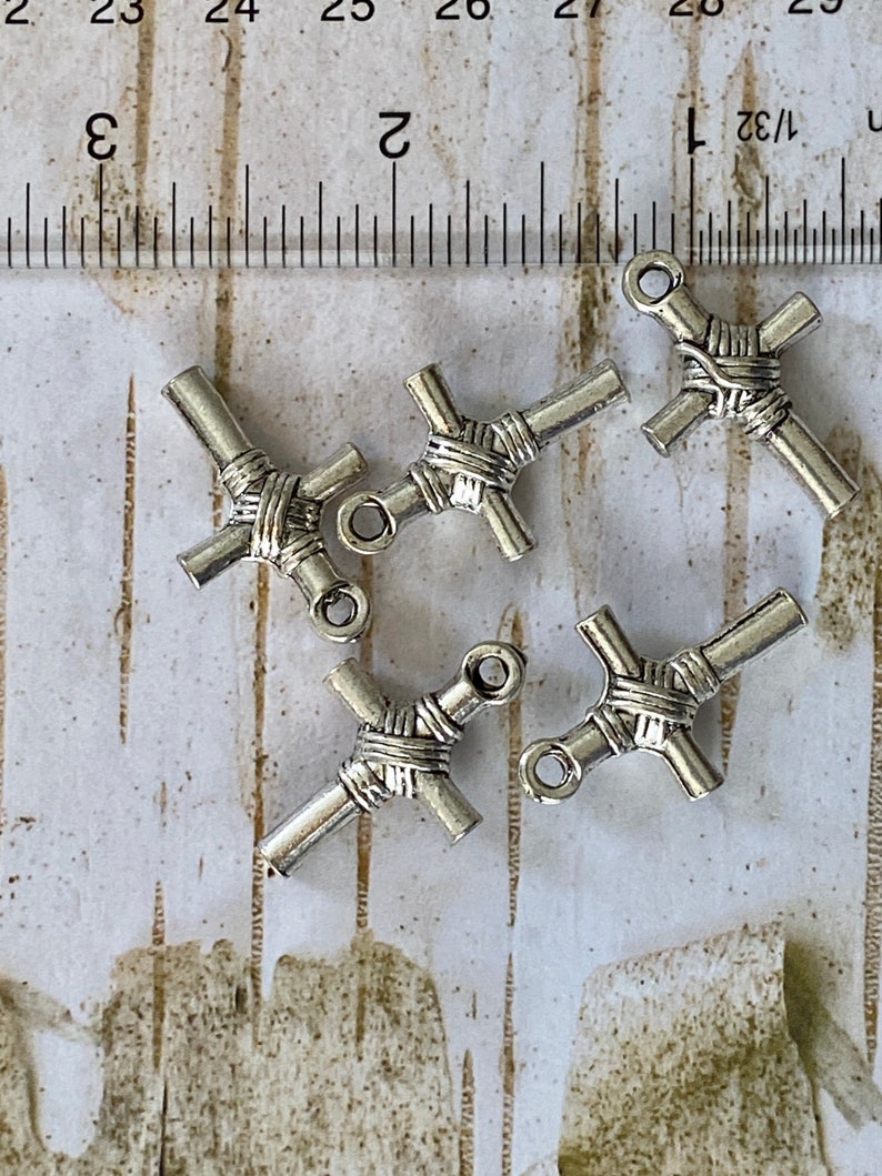 5 Fancy Silver Cross Charms SHOP CLOSING qty 5 B4 24X18mm Silver Cross Pendant Cross Charm