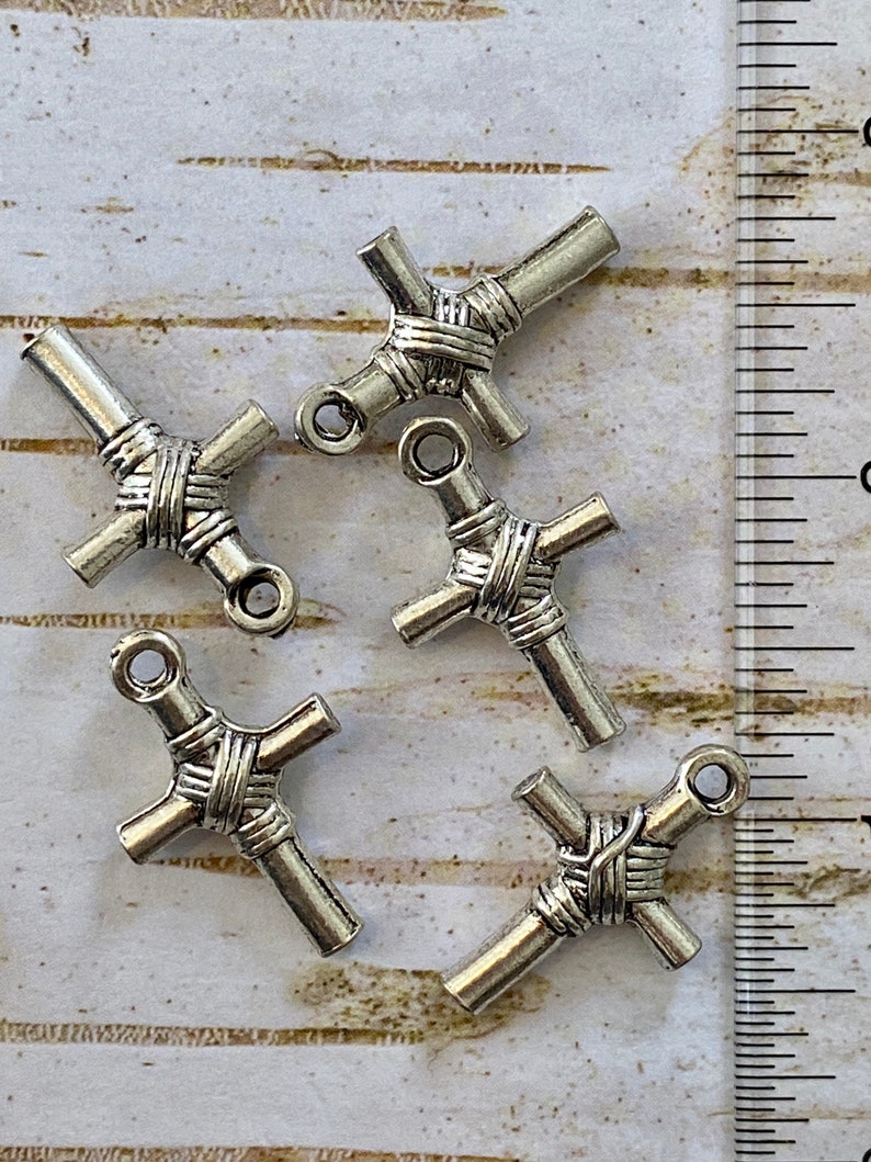 5 Fancy Silver Cross Charms SHOP CLOSING qty 5 B4 24X18mm Silver Cross Pendant Cross Charm