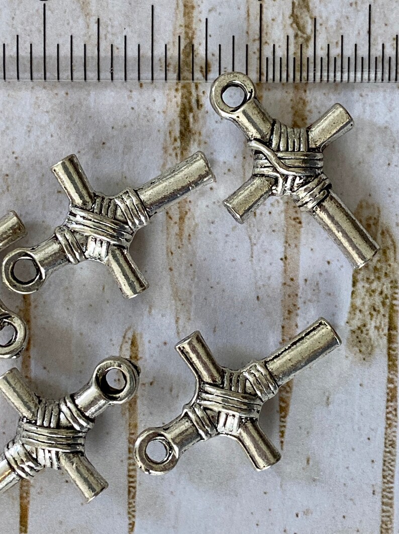 5 Fancy Silver Cross Charms SHOP CLOSING qty 5 B4 24X18mm Silver Cross Pendant Cross Charm