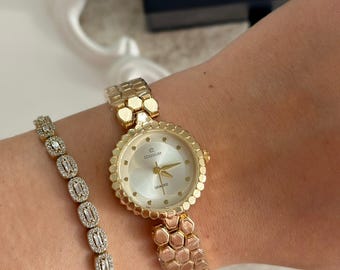 Seiko 1F20-0G78 TH Vintage Ladies Gold-tone Oval Quartz Watch