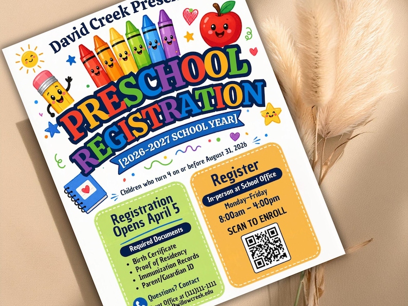 K&ouml;nnte beinhalten: Bunte Anmelde-Flyer f&uuml;r den Kindergarten mit Cartoon-Buntstiften, einem Apfel und einer Sonne. Der Flyer k&uuml;ndigt die Anmeldung f&uuml;r das Schuljahr 2026-2027 an, die am 5. April beginnt. Enth&auml;lt erforderliche Dokumente und Kontaktinformationen.