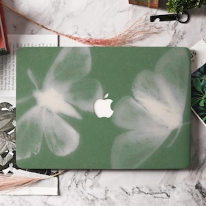 Psychedelic Moth Green MacBook Case Cover for 2025 Air 13/15, Pro 13/14/15/16 Inch Case, M4 M3 M2, MacBook Protective Cover 2024 2022