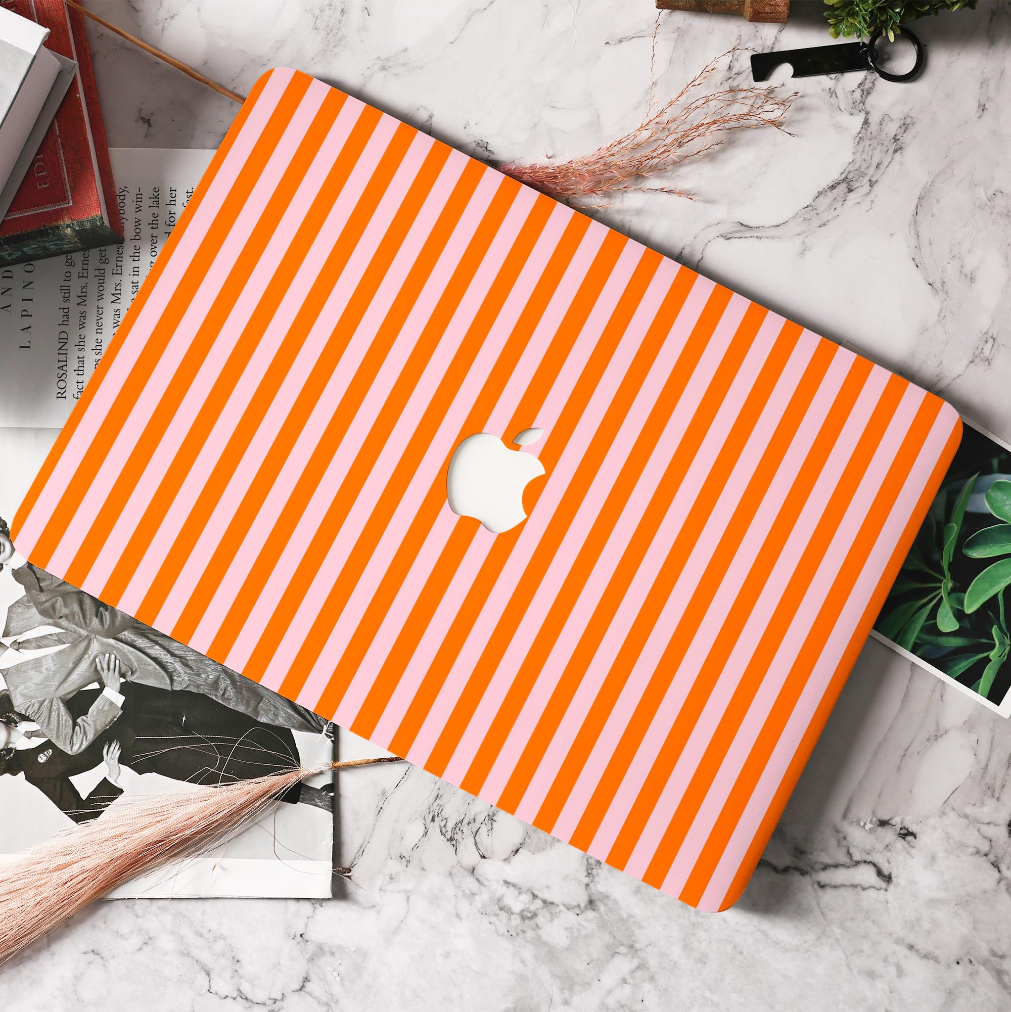 オレンジストライプ柄MacBookケースカバー（2025年版Air 13/15インチ