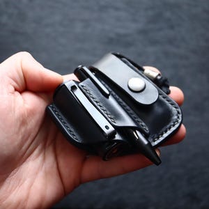 MAŁY DIABEŁ--- EDC W pełni spersonalizowany ręcznie robiony skórzany pokrowiec/kieszonka i organizer na pasek - narzędzie wielofunkcyjne + latarka + długopis + dodatkowa kieszeń + pokrowiec + uchwyt na pasek