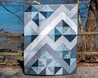 Pathways 2023 Queen Grey-Blue Colourway Quilt-Muster, zeitgenössisches Quilt-Muster, modernes Quilt-Muster, Anfänger-Quilt-Muster