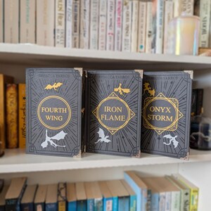 CONJUNTO COMPLETO - Ediciones encuadernadas en tela con bordes rociados de la serie Fourth Wing