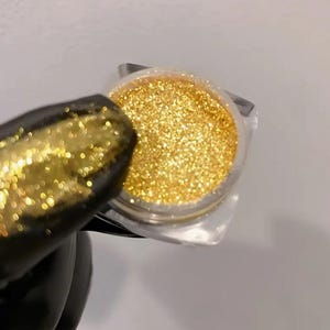 Golden Pearlescent Powder with a Particle , Suitable for Various DIY Crafts, Painting, Resin Art, And More.