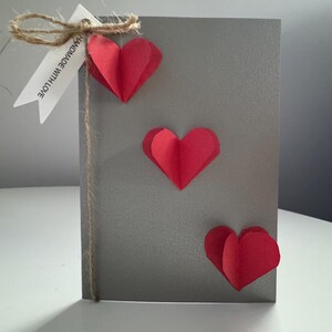 Tarjeta de felicitación con corazón de amor y efecto 3D