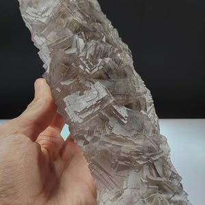 Ejemplar raro de cristal de fluorita natural de 1,23 kg, con formación cúbica perfecta, mineral de alta calidad procedente de Baluchistán, Pakistán, coleccionable.