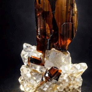 Brookita rara de 1 g sobre cuarzo: miniatura de la mina Thurdook, Baluchistán, Pakistán (BT73)