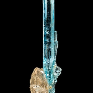 希少な宝石アクアマリン結晶（水晶入り）｜鮮やかなブルーベリル結晶｜傷のない長尺アクアマリン｜パキスタン産鉱物標本｜コレクター向け