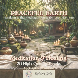 以下が含まれることがあります： ハンドパンとツィターをフィーチャーした「Peaceful Earth」のデジタルダウンロードカバーアート。画像には、寺院、キャンドル、装飾的な瓶のある穏やかな屋外設定があります。「Meditation & Healing」と「20 High-Quality Tracks」のテキストが含まれています。