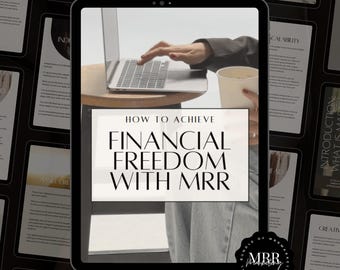以下が含まれることがあります： MRRで経済的な自由を達成する方法を説明したデジタルタブレットで、ラップトップで作業している人が写っています。ガイドのタイトルは「MRRで経済的な自由を達成する方法」で、「会員制マーケティングのバンドル」と「MBR繁栄」というテキストが含まれています。