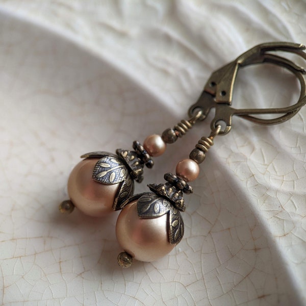 Latte Victorian Style Pearl Earrings in Antiqued Brass, Vintage Style Pearl Drop Earrings, Light Tan Pearl Earrings, Light Brown Pearls