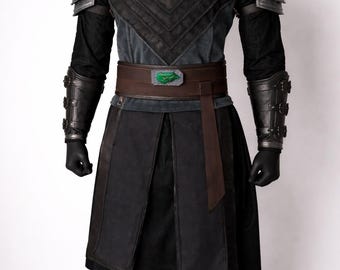 Komplett cosplay-dräkt inspirerad av Baylan Skoll med bälte och mantel.