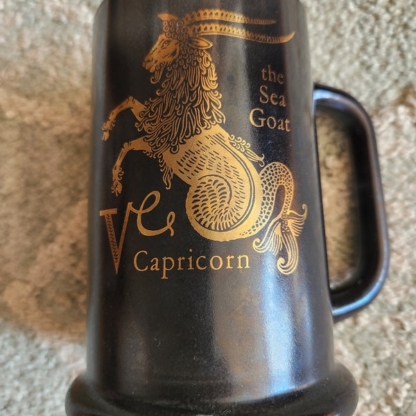 Vintage Glass Mug with CAPRICORN Goat Zodiac Graphic, Gold on Black, December 22 to January 19