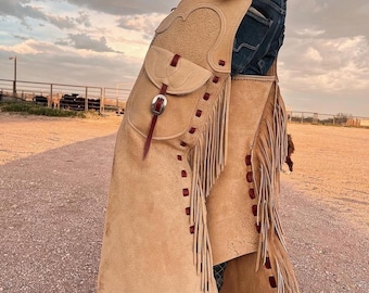 Chaps Western En Daim – Boucle Argentée – Couleur Tannée – Show Ranch – Occasion