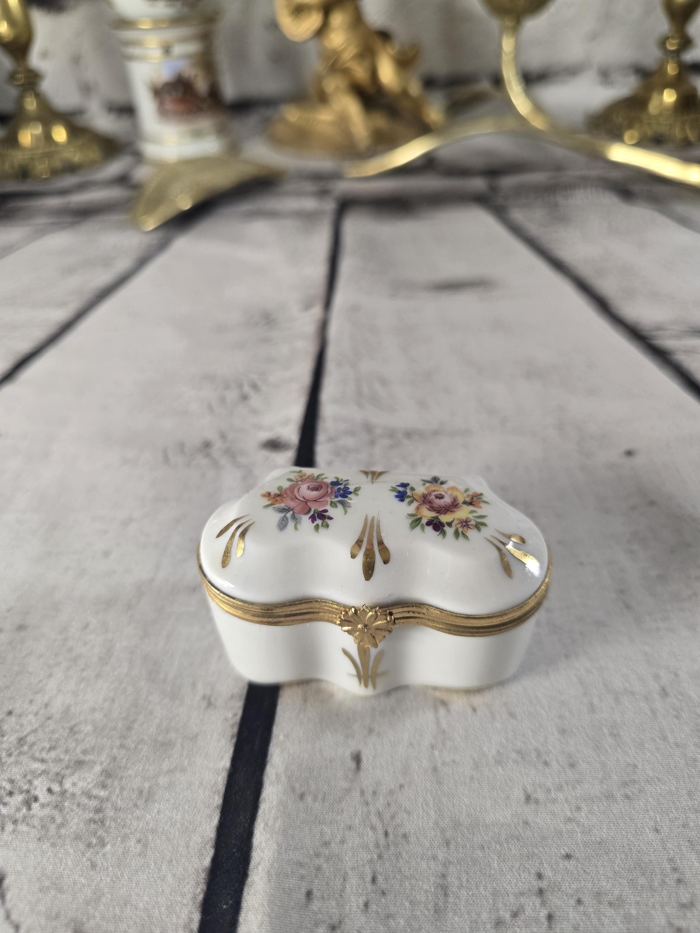 Boîte Limoges blanche roses | Brocante en ligne | Ma Cabane Vintage