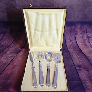 French Art Deco silver serving set, 4-piece hors d'oeuvres cutlery in original box
