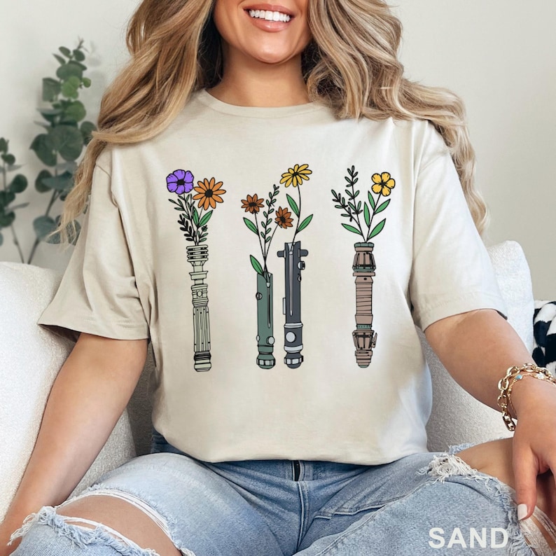 Camiseta con sable de luz floral, Galaxy's Edge, Disney Star Wars Day, Disneyland, Disney World 632683 imagen 1