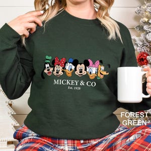 Vintage Mickey & Co 1928 Sweatshirt, Mickey And Friends Sweatshirt, Disneyland Hoodie, Disney Family Sweatshirt, Disney Trip Crewneck 632787 afbeelding 3