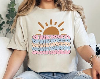 Sunset Sunkissed Groovy Shirt, Retro Beach Sunset Tee, Groovy Summer Vibes Shirt, Coastal Vacation Graphic Shirt, Vintage Sun Shirt 635968