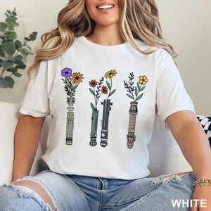 Camiseta con sable de luz floral, Galaxy's Edge, Disney Star Wars Day, Disneyland, Disney World 632683 imagen 8