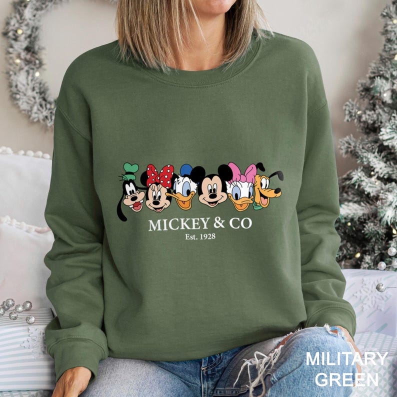 Vintage Mickey & Co 1928 Sweatshirt, Mickey And Friends Sweatshirt, Disneyland Hoodie, Disney Family Sweatshirt, Disney Trip Crewneck 632787 afbeelding 1