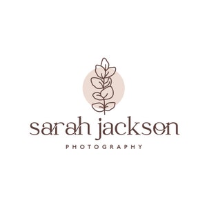 Logotipo pré-fabricado de folhas, design de logotipo de texto rosa blush, logotipo botânico e marca d'água, pacote de marca minimalista moderno, logotipo floral boho de bem-estar natural