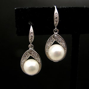 bridal wedding earrings jewelry bridesmaid Elegant rhodium silver plated cubic zirconia deco hook white or cream pearl teardrop