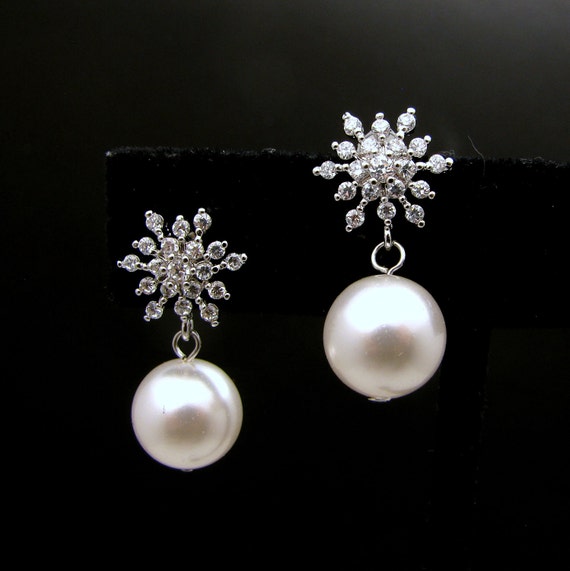 Items similar to Bridal wedding simple elegant white swarovski pearl on ...