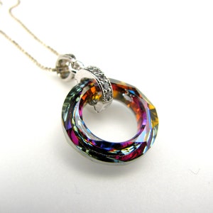 mooie zeldzame vulkaan vintage stijl kosmische ringvorm kristallen hanger met witgouden sterlingzilveren ketting