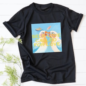 Maglietta oversize con scritta "Amore per se stessi", maglietta con grafica "Birds of Love", maglietta con scritta "Amore positivo", maglietta unisex comoda, regalo per la cura di sé per lui/lei.