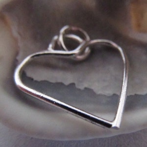 medium heart pendant, custom, gift, prom, love, necklace, wedding, friendship, memories, lovers, sterling siver, 1mm wire, lost, fondation, aucune/none