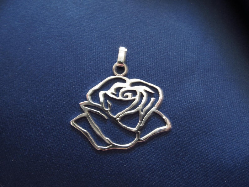 Wild rose pendant in sterling silver, flower pendant, gift, friendship gift, rose pendant, wedding gift, wedding, love pendant, valentine image 3