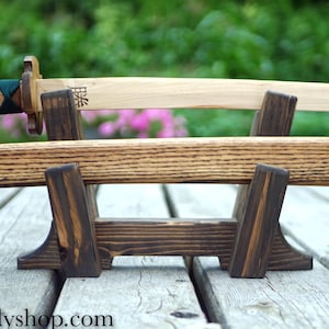 Soporte de exhibición para katana, soporte de madera minimalista hecho a mano para espadas samurái japonesas.